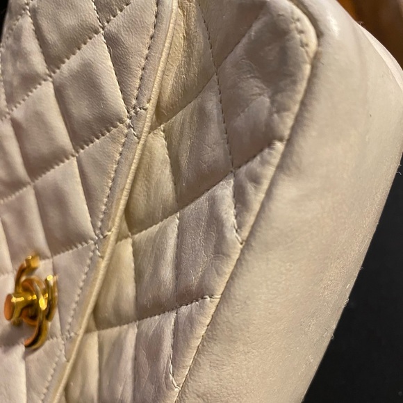 Vintage Chanel off-white leather gold plated flap bag! - Picture 13 of 16